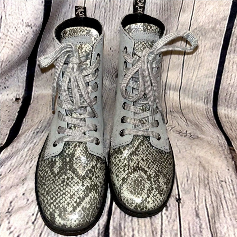 Dr. Martens Leyton Snakeskin With Bouncing Soles Womens Size 6 Lace Up Combat